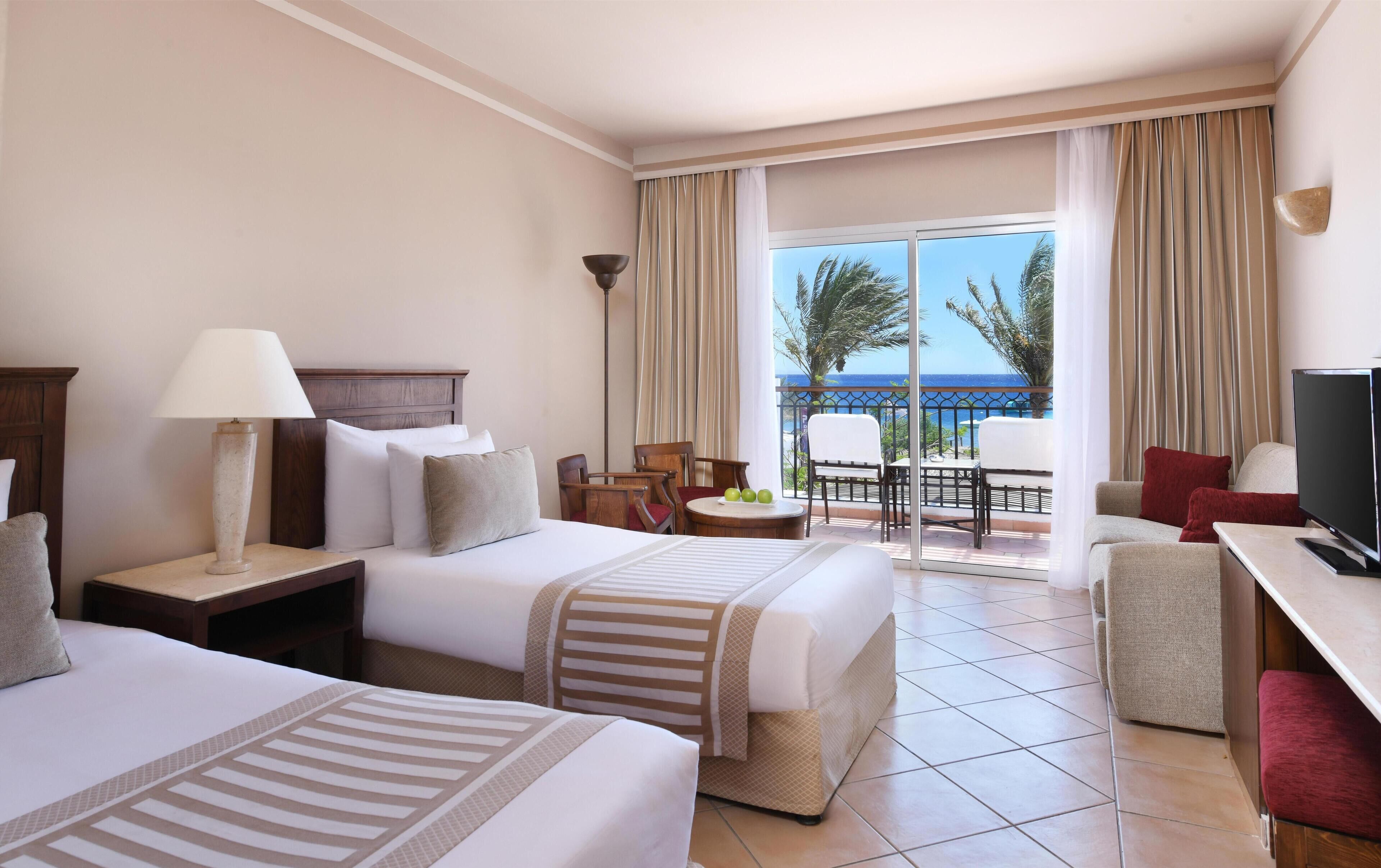 Minibar, caja de seguridad en la habitación y cortinas blackout 