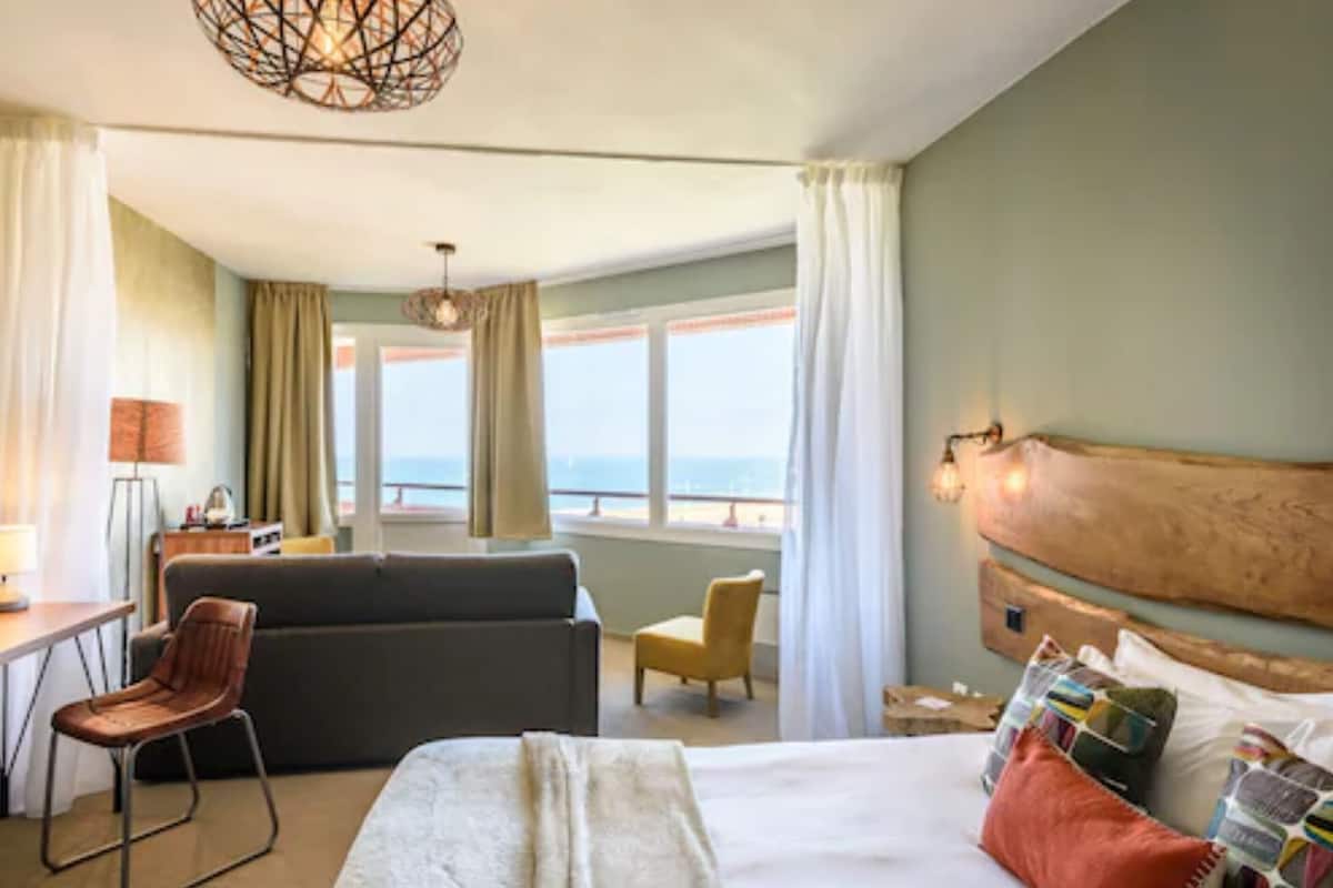junior room, non smoking, ocean view | 1 bedroom, premium bedding, in-room safe, desk