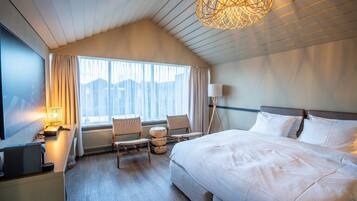 防敏寢具、書桌、手提電腦工作空間、隔音