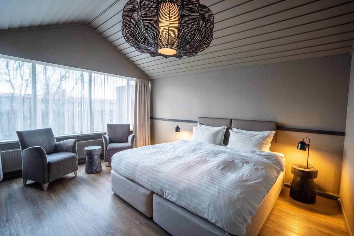 standard double or twin room with hot tub access | 1 bedroom, hypo-allergenic bedding, desk, laptop workspace