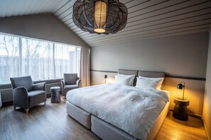 Standard Double or Twin Room with Hot Tub Access | Allergivenligt sengetøj, skrivebord, arbejdsområde til bærbare computere