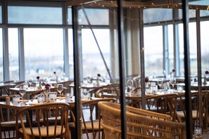 Der serveres morgenmad, aftensmad og internationale retter