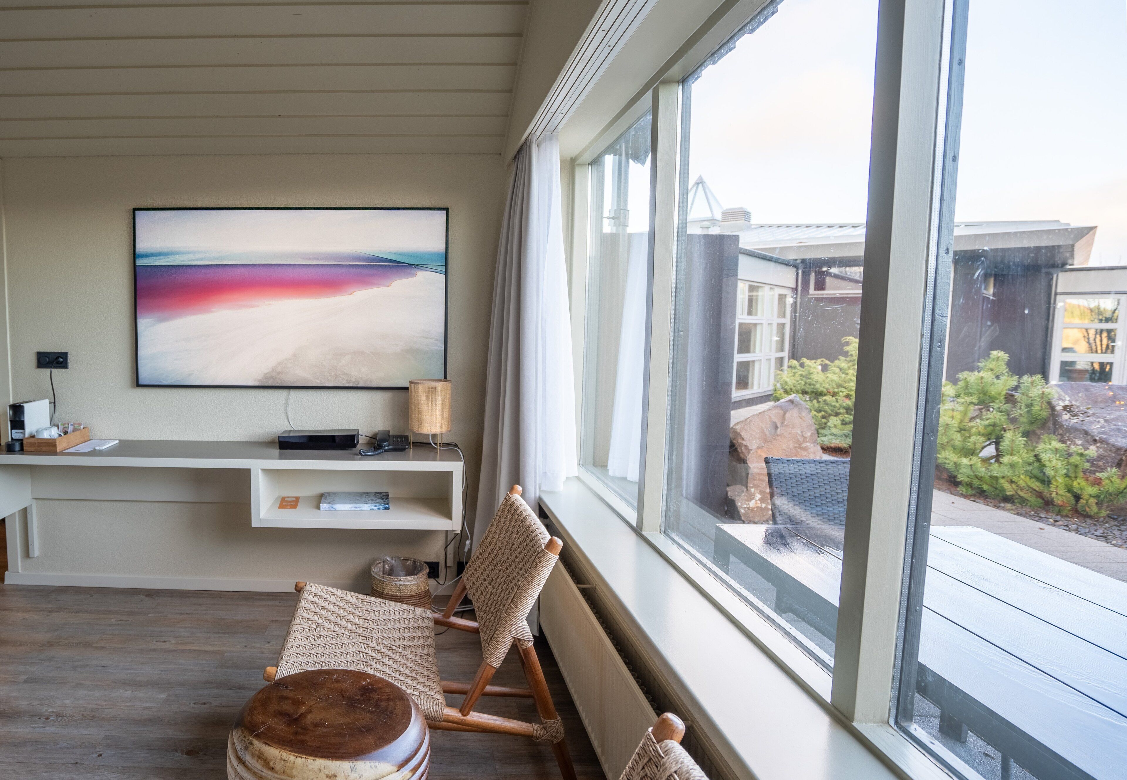 superior double or twin room with hot tub access | interior