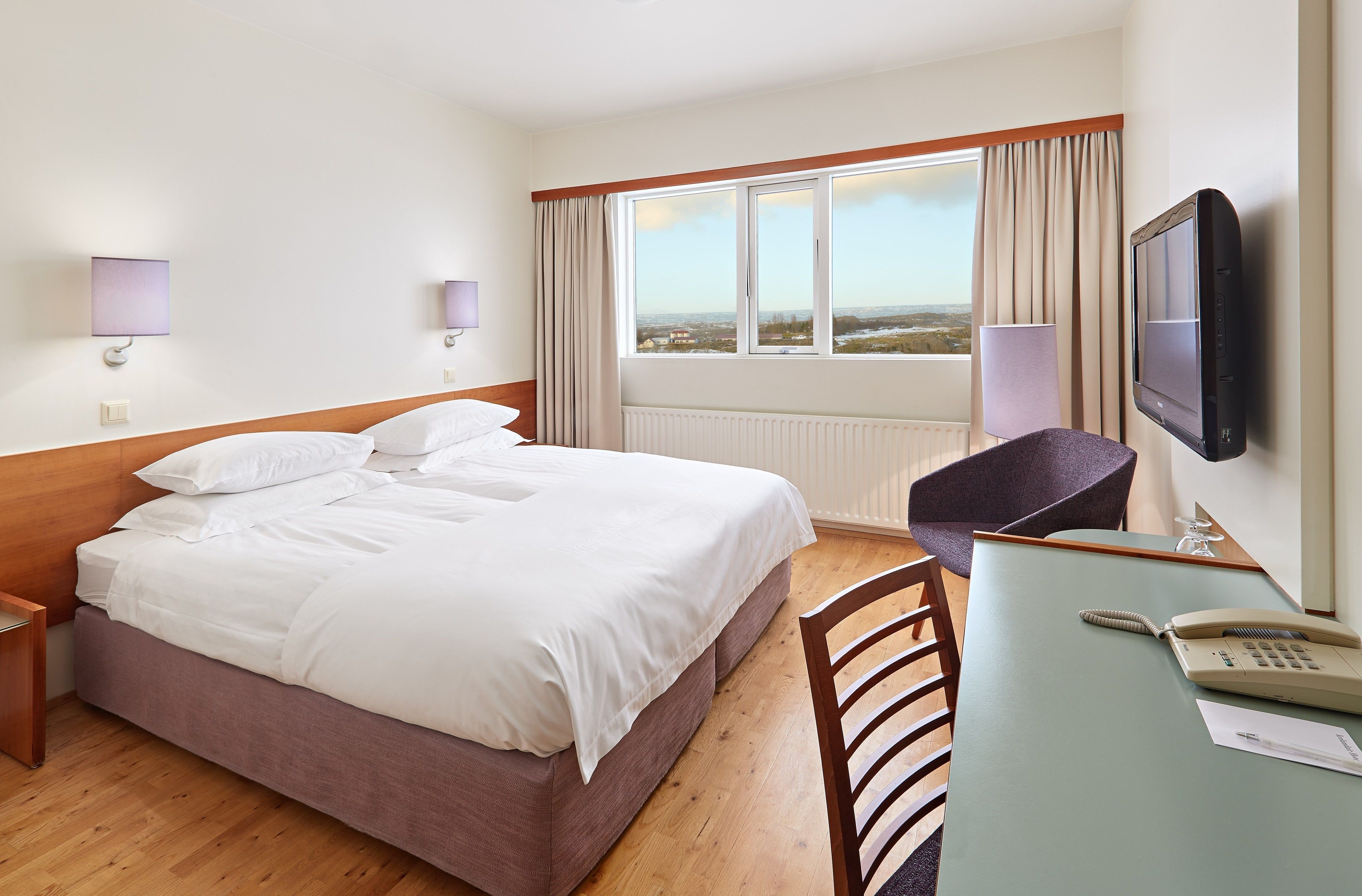 Egyptian cotton sheets, premium bedding, in-room safe, desk