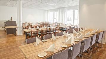 Petit déjeuner, déjeuner et dßner servis sur place