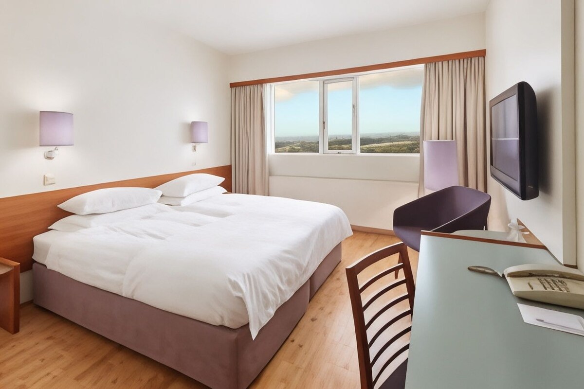 Egyptian cotton sheets, premium bedding, in-room safe, desk