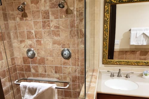 Chambre Standard, 1 grand lit, bain Ă remous | Salle de bain
