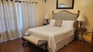 Standard Room, 1 Queen Bed