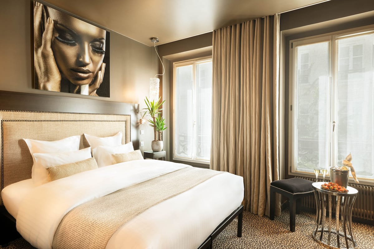 Classic Double or Twin Room | Premium bedding, down duvets, pillow-top beds, minibar