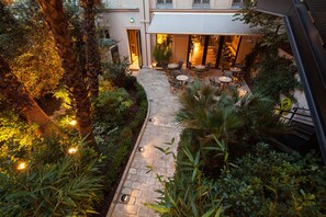 Property grounds - B Montmartre (Paris)