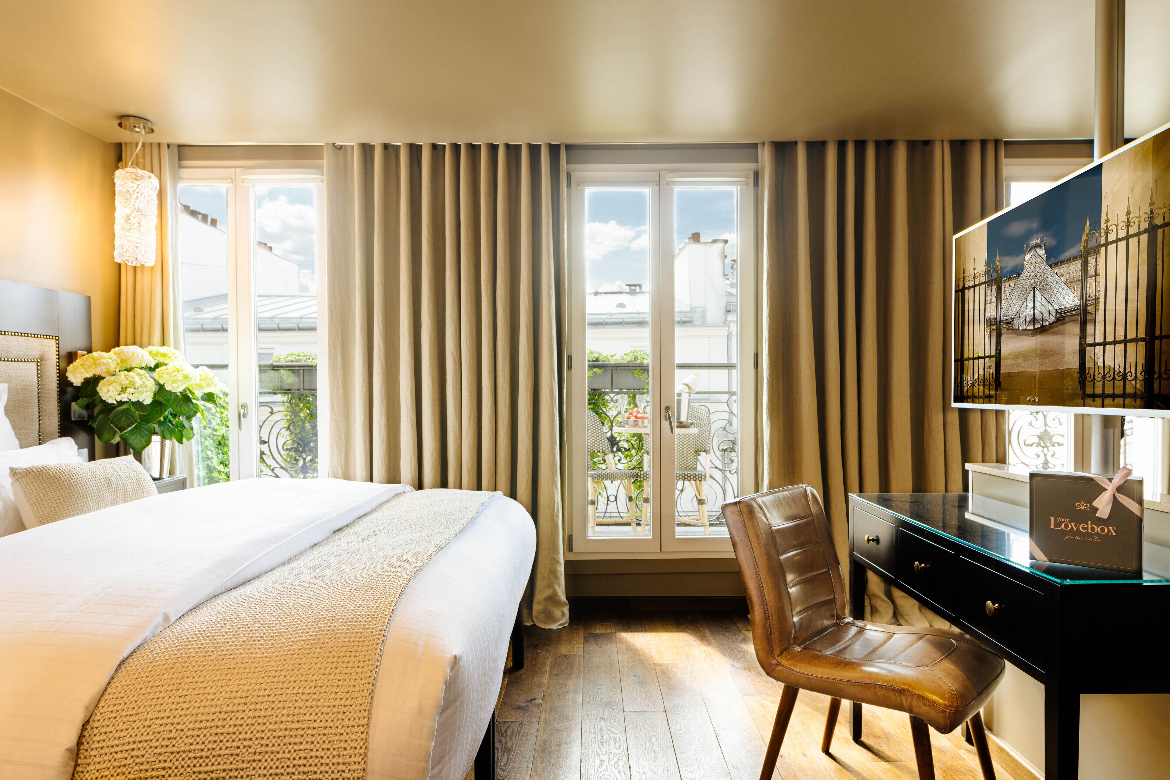 junior suite, balcony | premium bedding, down duvets, pillow-top beds, minibar