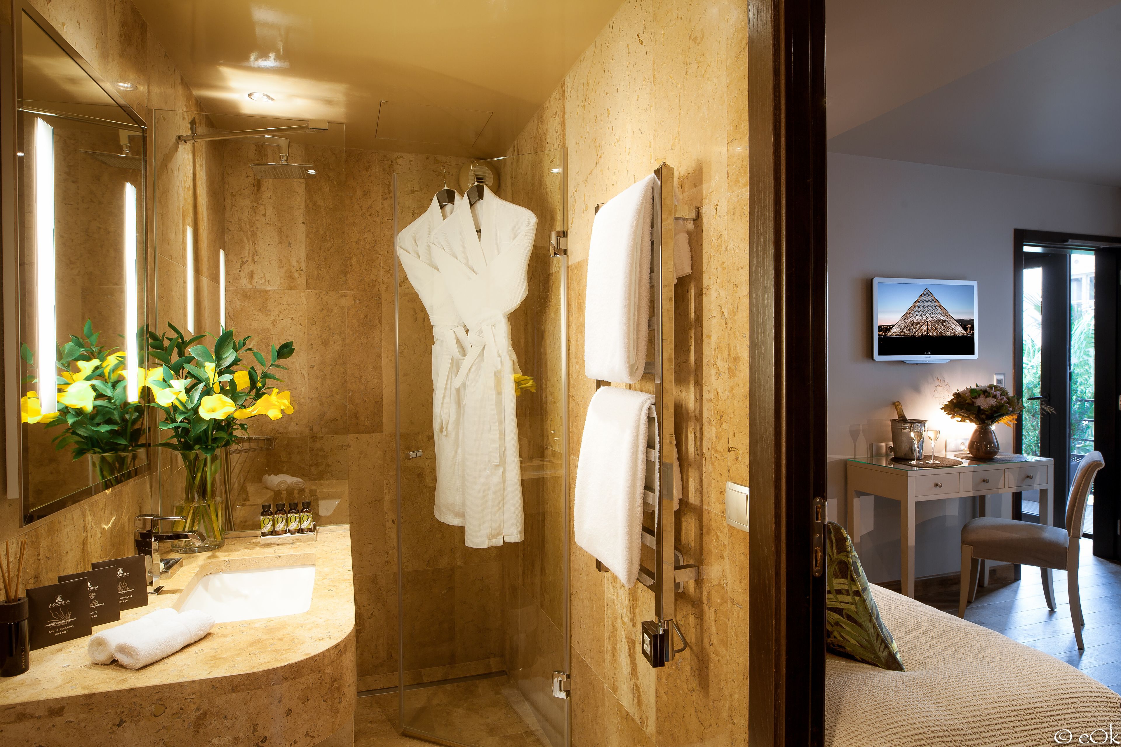 premium double or twin room | bathroom | shower, rainfall showerhead, designer toiletries, hair dryer