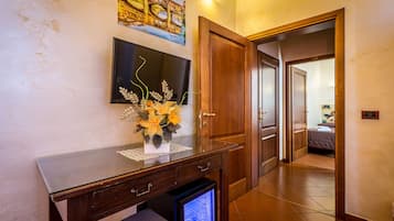 Minibar, in-room safe, iron/ironing board, free WiFi