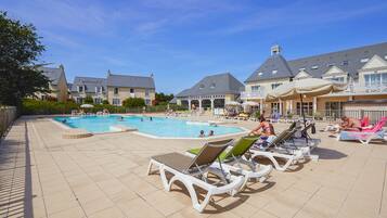 Indoor pool, seasonal outdoor pool, pool umbrellas, pool loungers