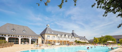 Indoor pool, seasonal outdoor pool, pool umbrellas, sun loungers