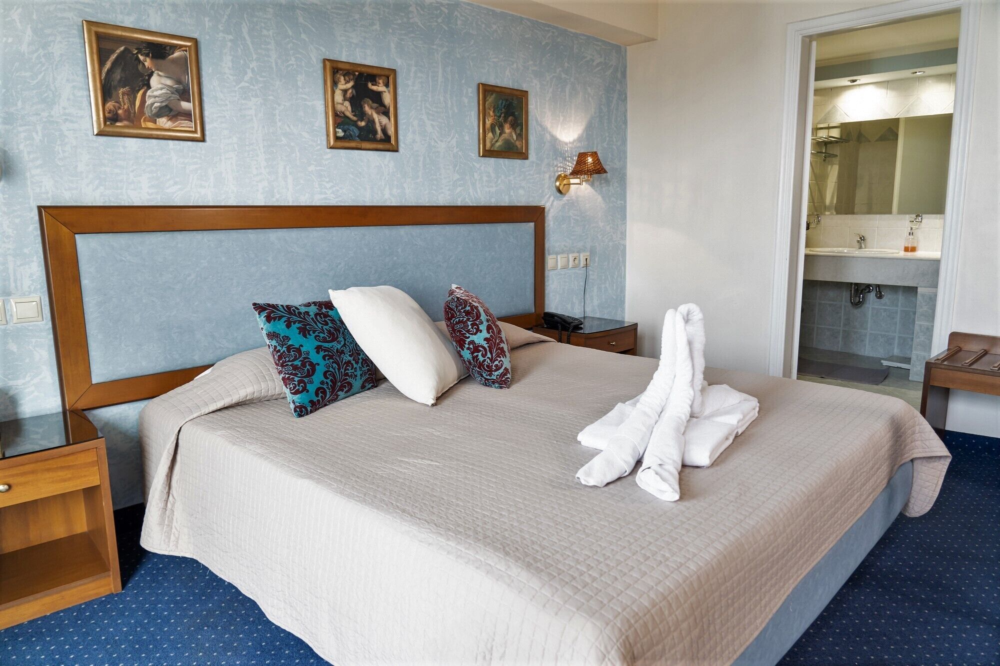 Photo - Four Seasons Hotel