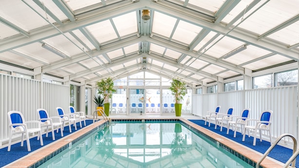 Innendørsbasseng