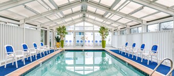 โรงแรมเคย์แมน สวีทส์