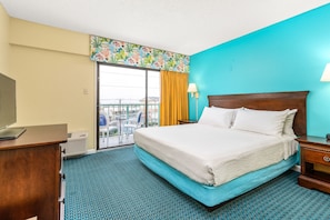 Suite, 1 kingsize-seng med sovesofa, kjæledyr ikke tillatt (King Suite) | 1 soverom, skrivebord, blendingsgardiner og strykejern/-brett