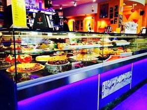 Breakfast, lunch, dinner served; Italian cuisine - Hotel Blue Rose's (Mesagne)