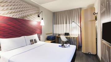 Minibar, escritorio, sistema de insonorización y wifi gratis
