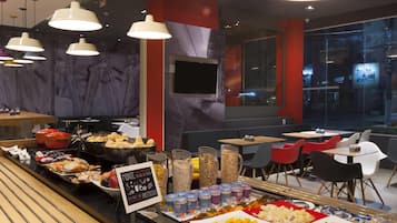 Daily buffet breakfast (BRL 49 per person)