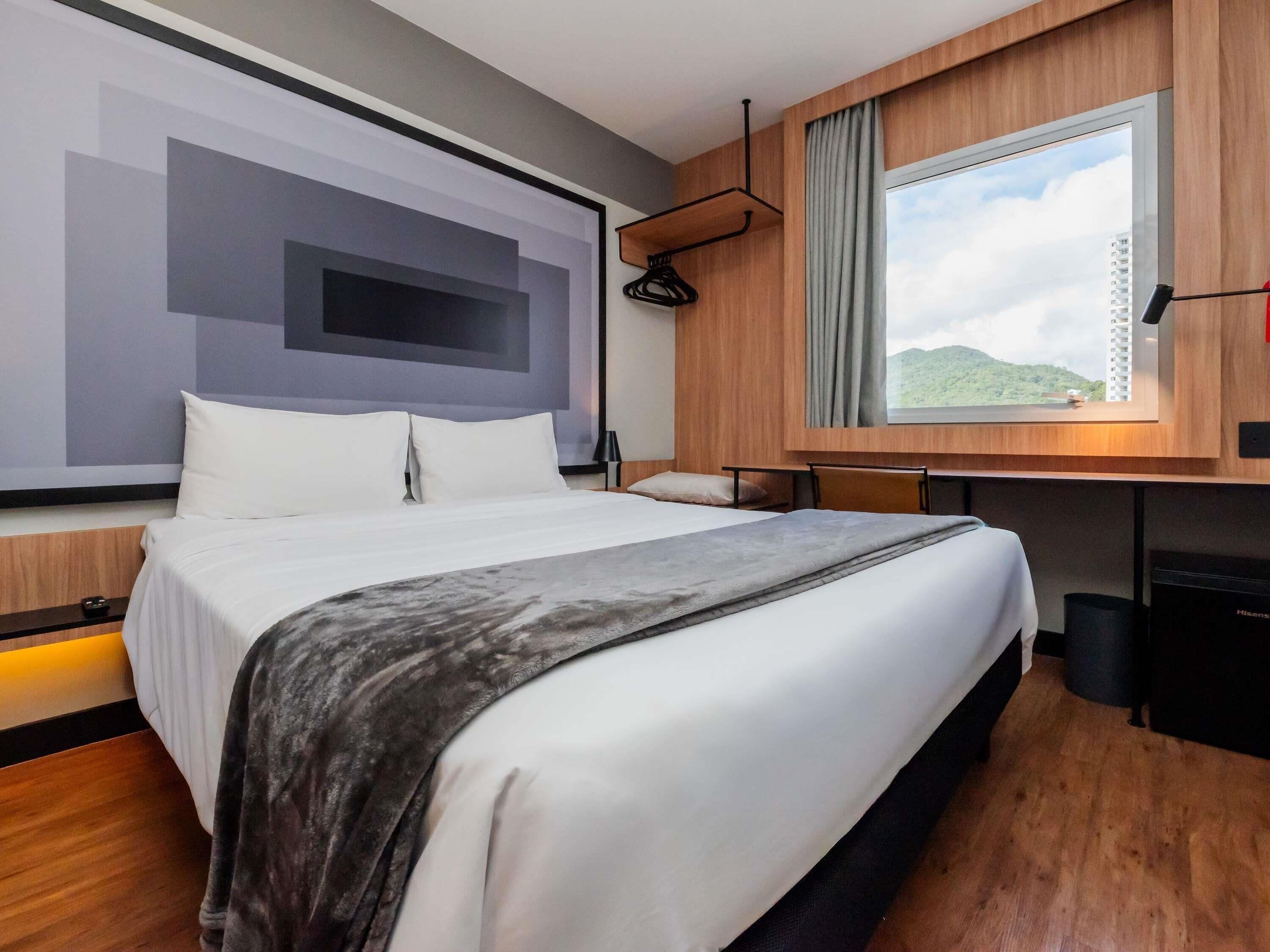 高级房, 1 张双人床 | 迷你吧、办公桌、隔音、免费 WiFi