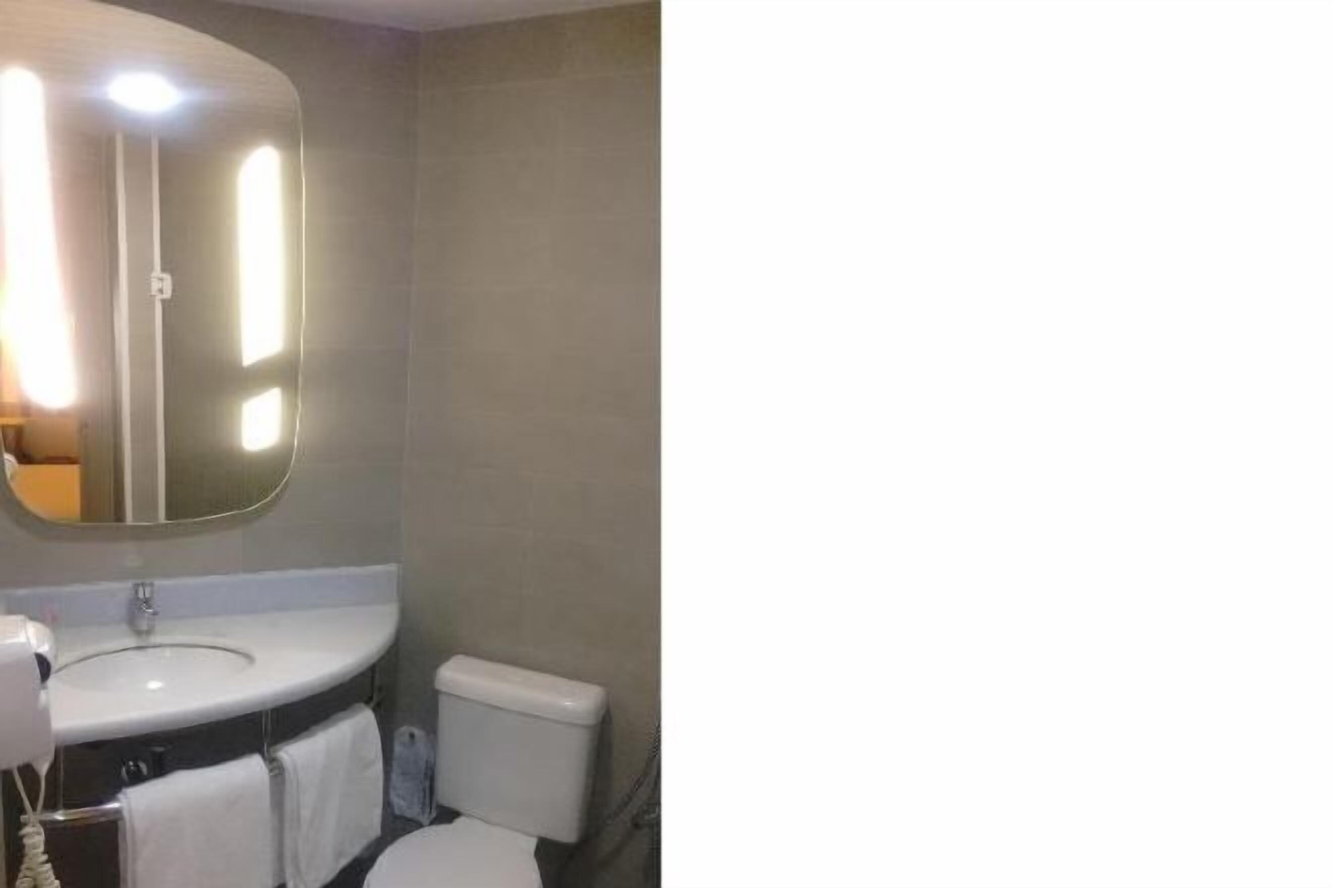 Baño | Regadera, amenidades de baño ecológicas, secadora de cabello, toallas 