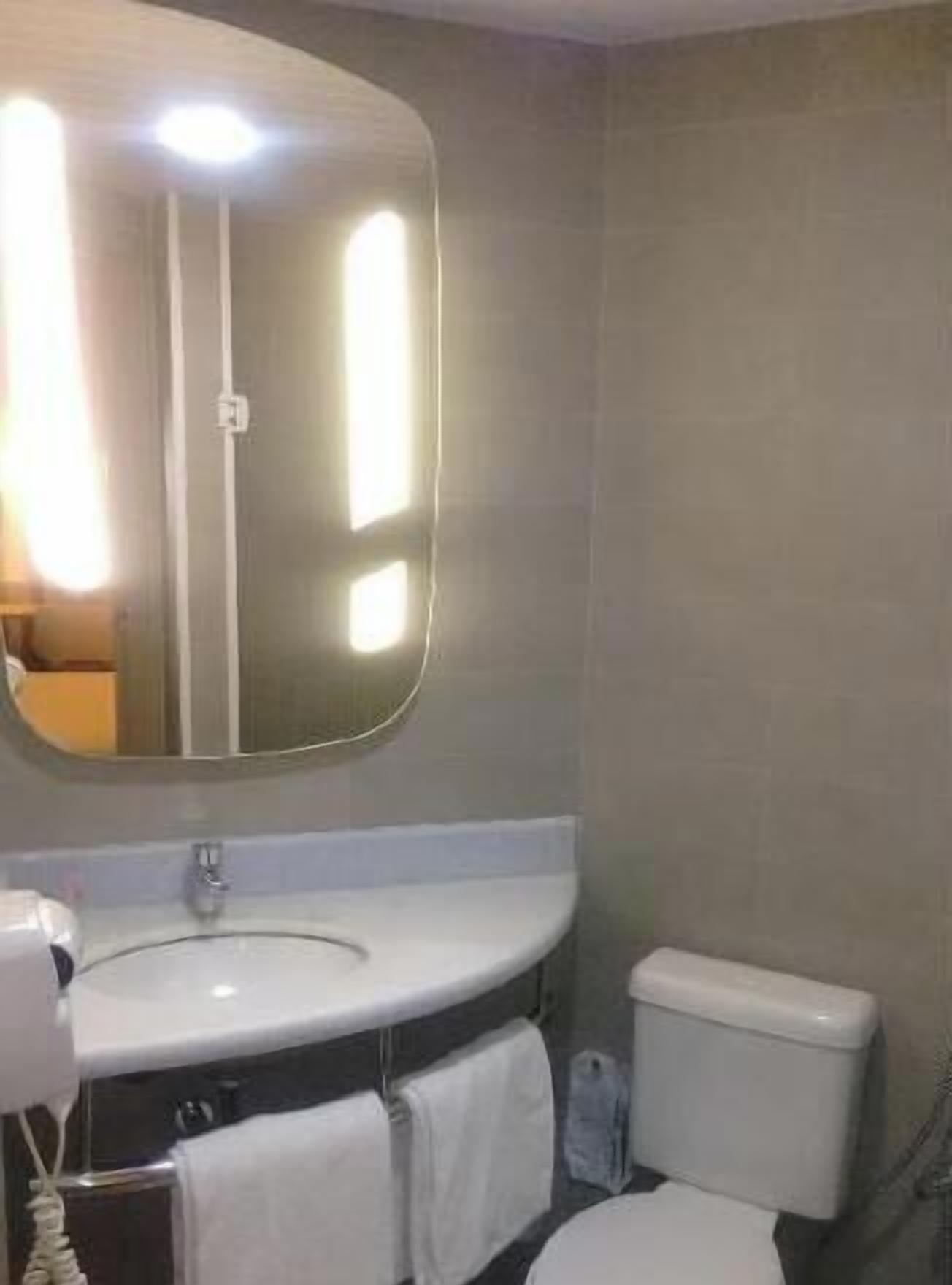 Baño | Regadera, amenidades de baño ecológicas, secadora de cabello, toallas 