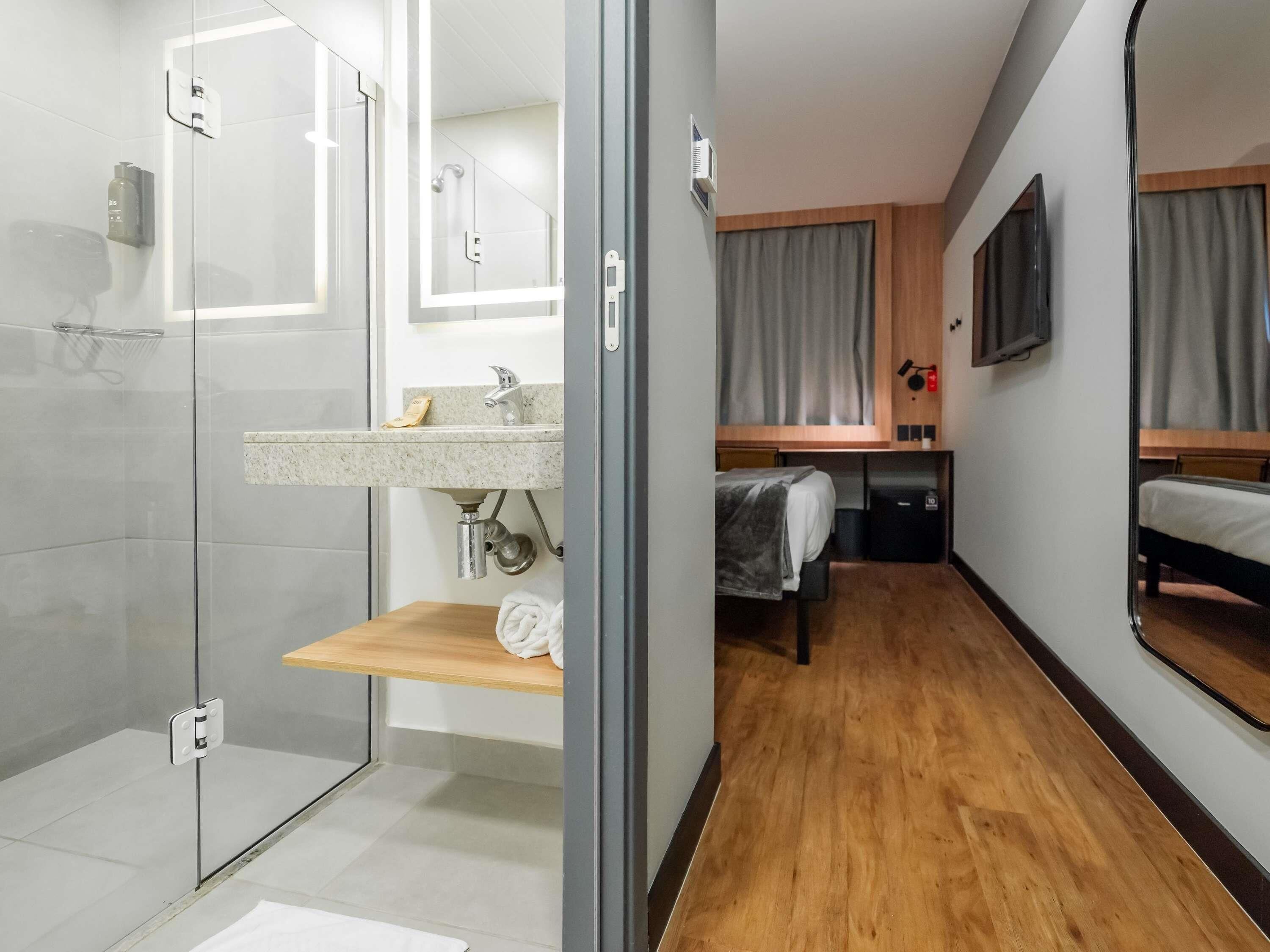 Superior Room, 1 Double Bed | Minibar, desk, soundproofing, free WiFi