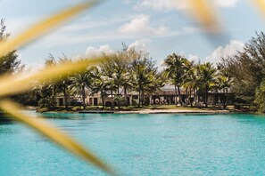 Couples treatment room(s), sauna, hot tub, steam room
