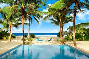 Vila real, 2 quartos, vista para o oceano | Piscina | 2 piscinas externas, barracas de cortesia, guarda-sóis