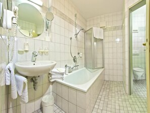 Premium bedding, minibar, in-room safe, desk - Hotel-Restaurant Gasthof zum Ochsen (Ehingen)