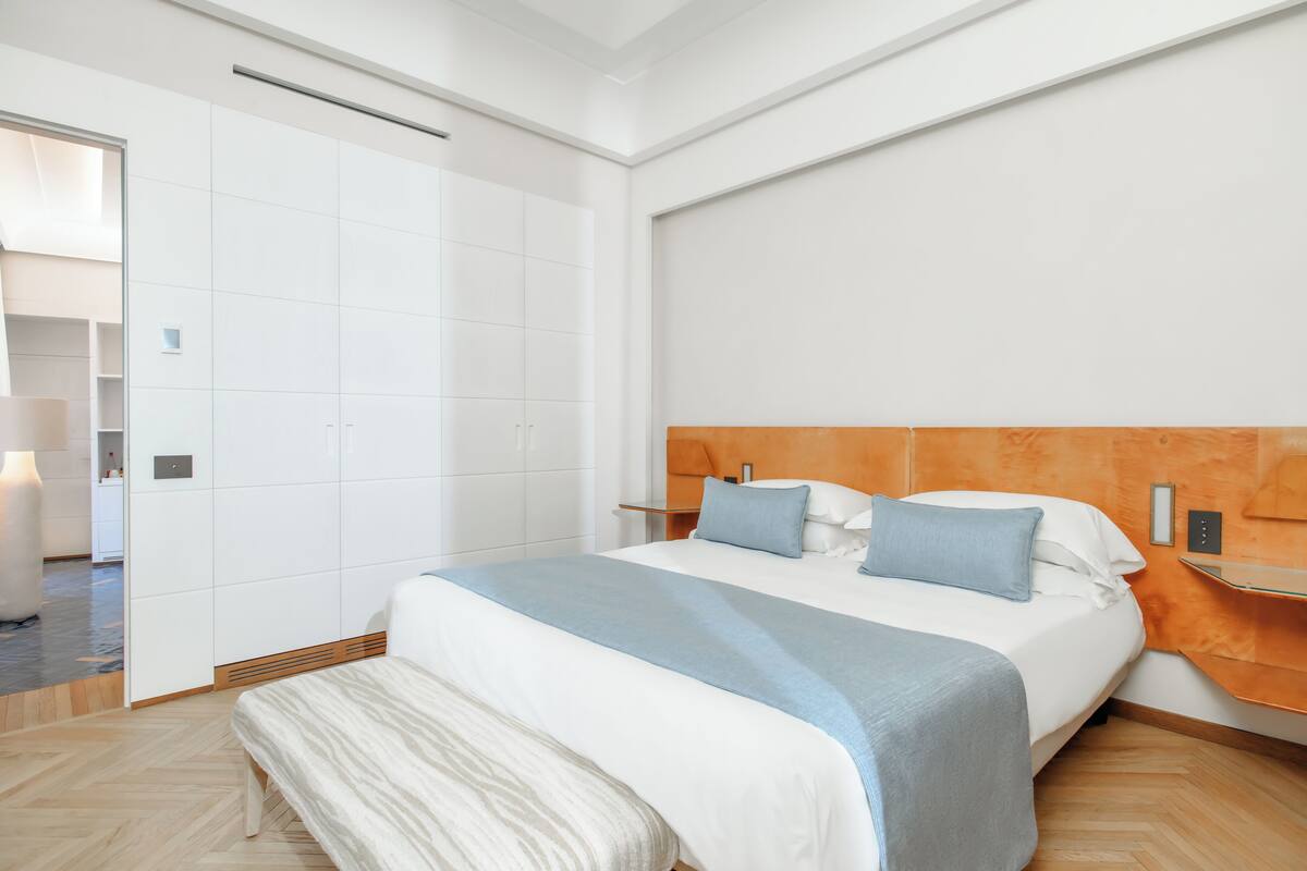 Appartement (Sant'Anna - La Villa) | Donsdekens, een minibar, een kluis op de kamer, een bureau