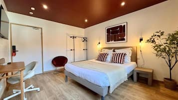 Comfort Room | Desk, free WiFi, bed sheets, wheelchair access