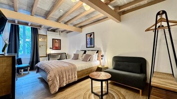 Superior Quadruple Room | Desk, free WiFi, bed sheets, wheelchair access