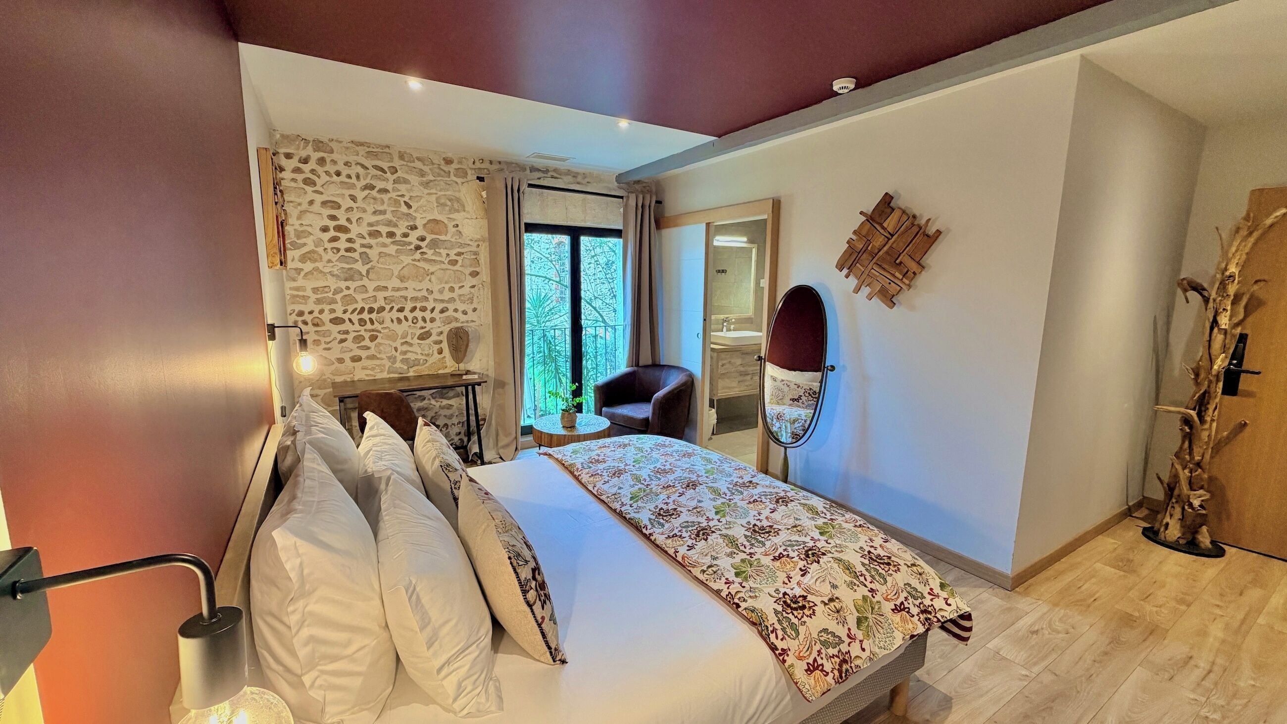 Deluxe Double Room | Desk, free WiFi, bed sheets, wheelchair access