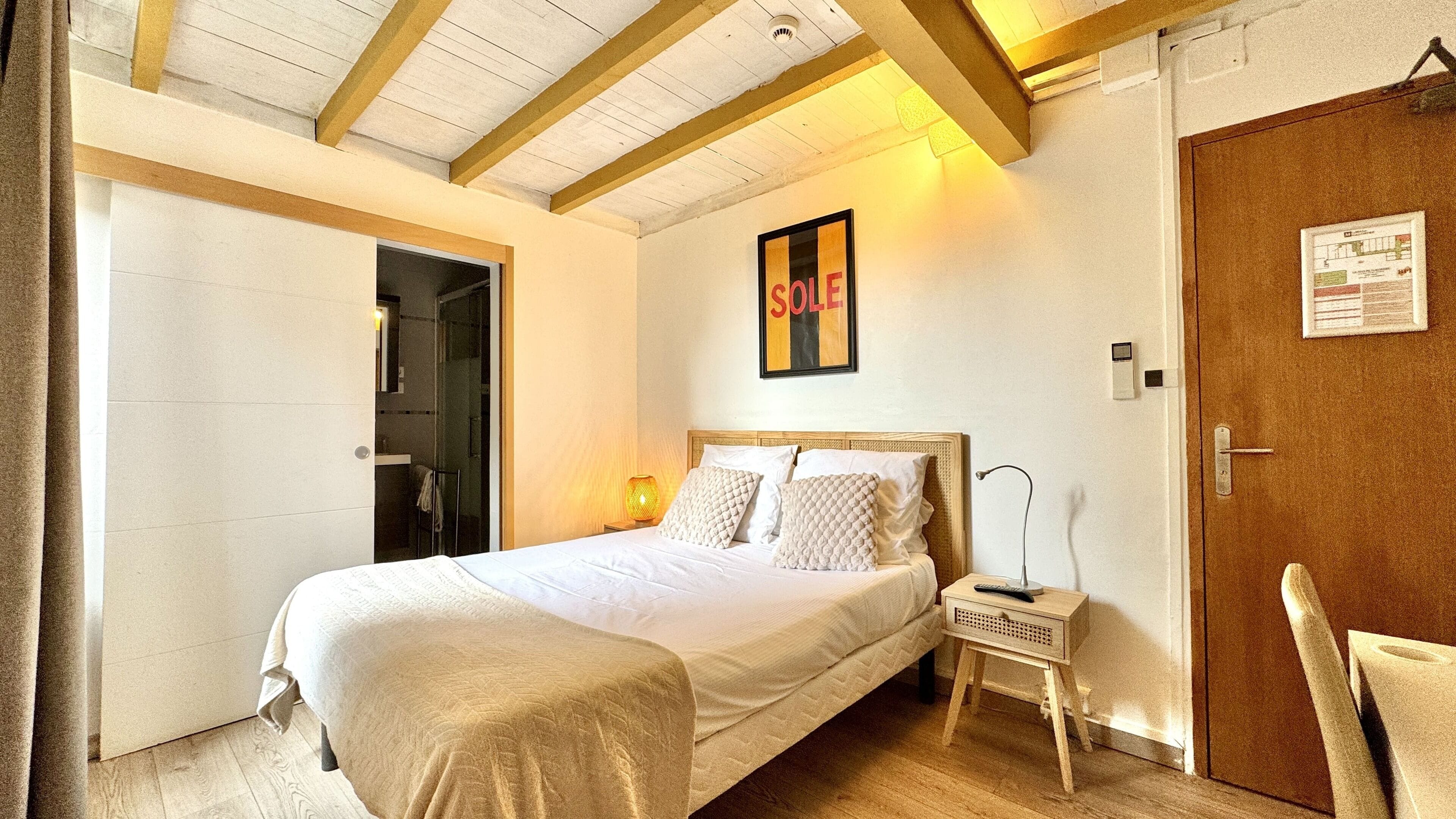 Standaard tweepersoonskamer | Een bureau, gratis wifi, beddengoed, rolstoeltoegang