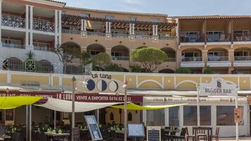 A restaurant named 'La Luna' with outdoor seating and a 'Burger Bar' adjacent to it.
