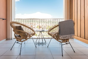 Room - Double - Terrace or balcony - Sea view | Terrace/patio - Hôtel de l'Esterel Pierre & Vacances (Saint-Raphael)