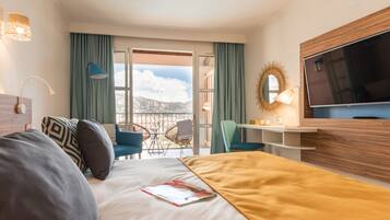 Een minibar, een strijkplank/strijkijzer, babybedden (toeslag)