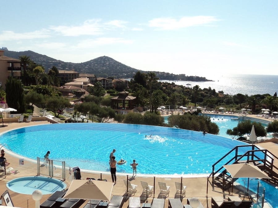 Sæsonbestemt udendørs pool, liggestole