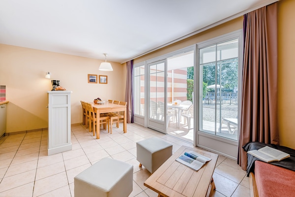 Apartment 6 people - 1 bedroom + 1 sleeping albove - Terrace or balcony - Pool view | Living area | 75-cm flat-screen TV with satellite channels, foosball, table tennis