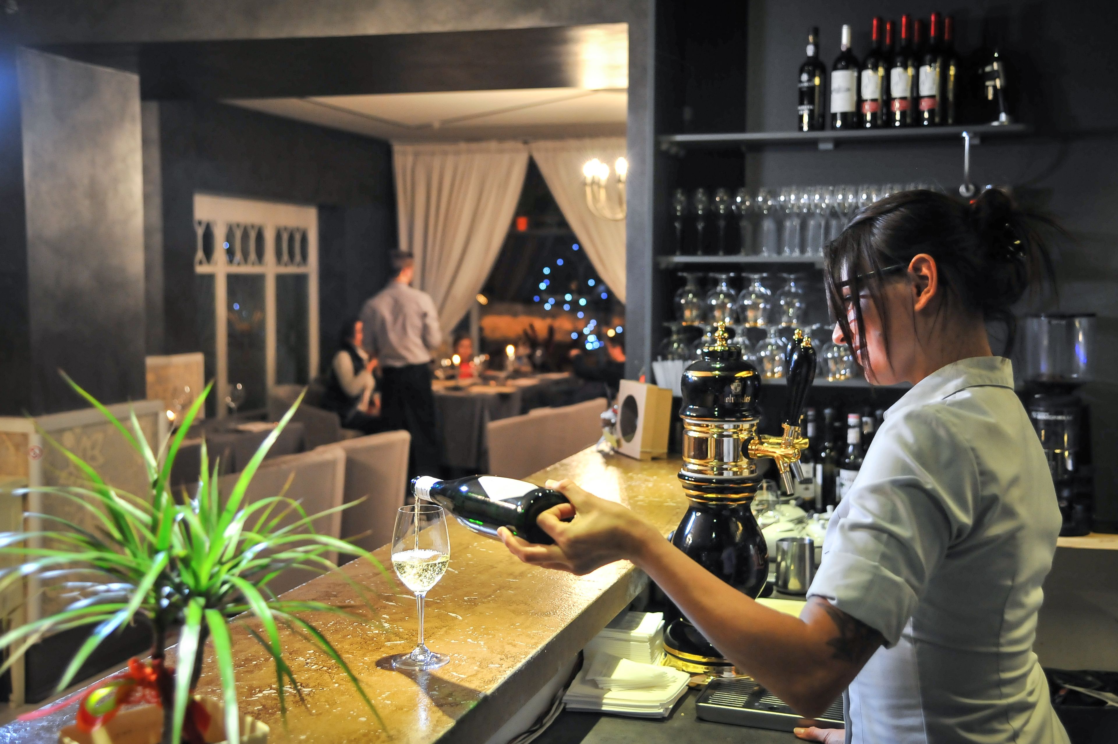 breakfast, lunch, dinner served; international cuisine