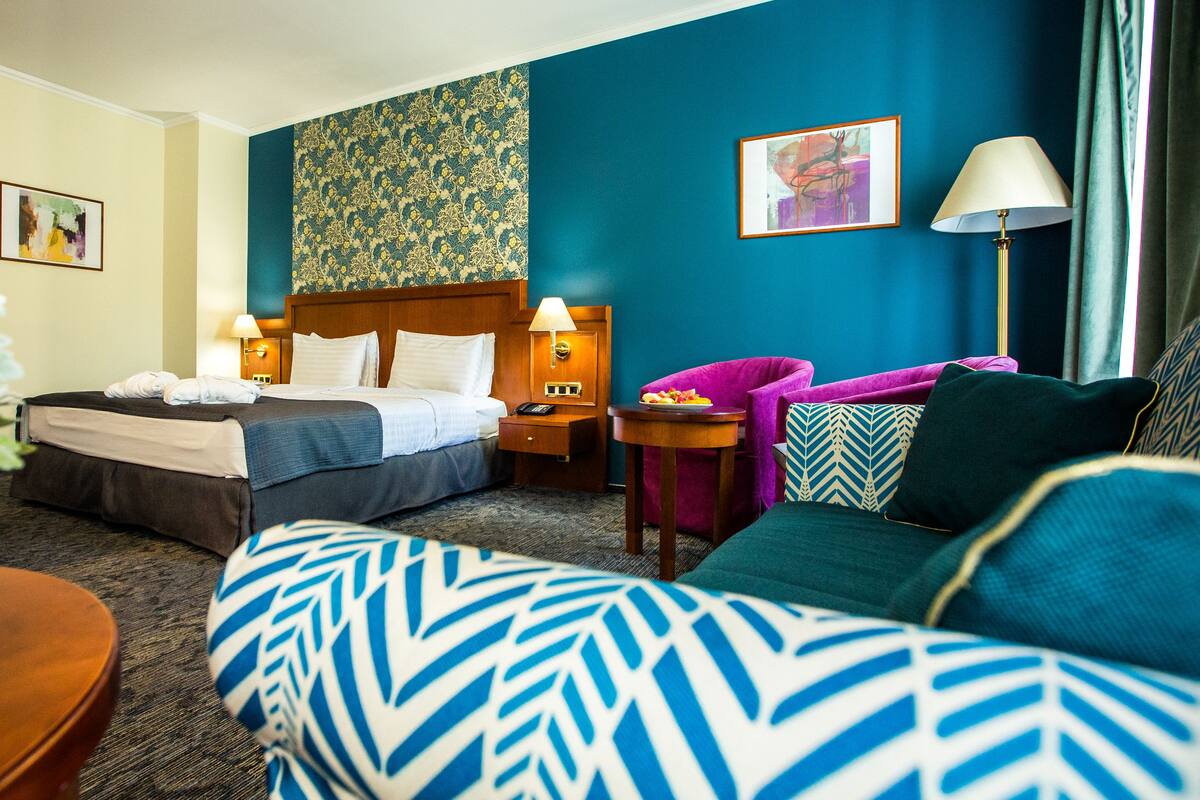 Deluxe Double or Twin Room, Multiple Beds | Minibar, in-room safe, desk, laptop workspace
