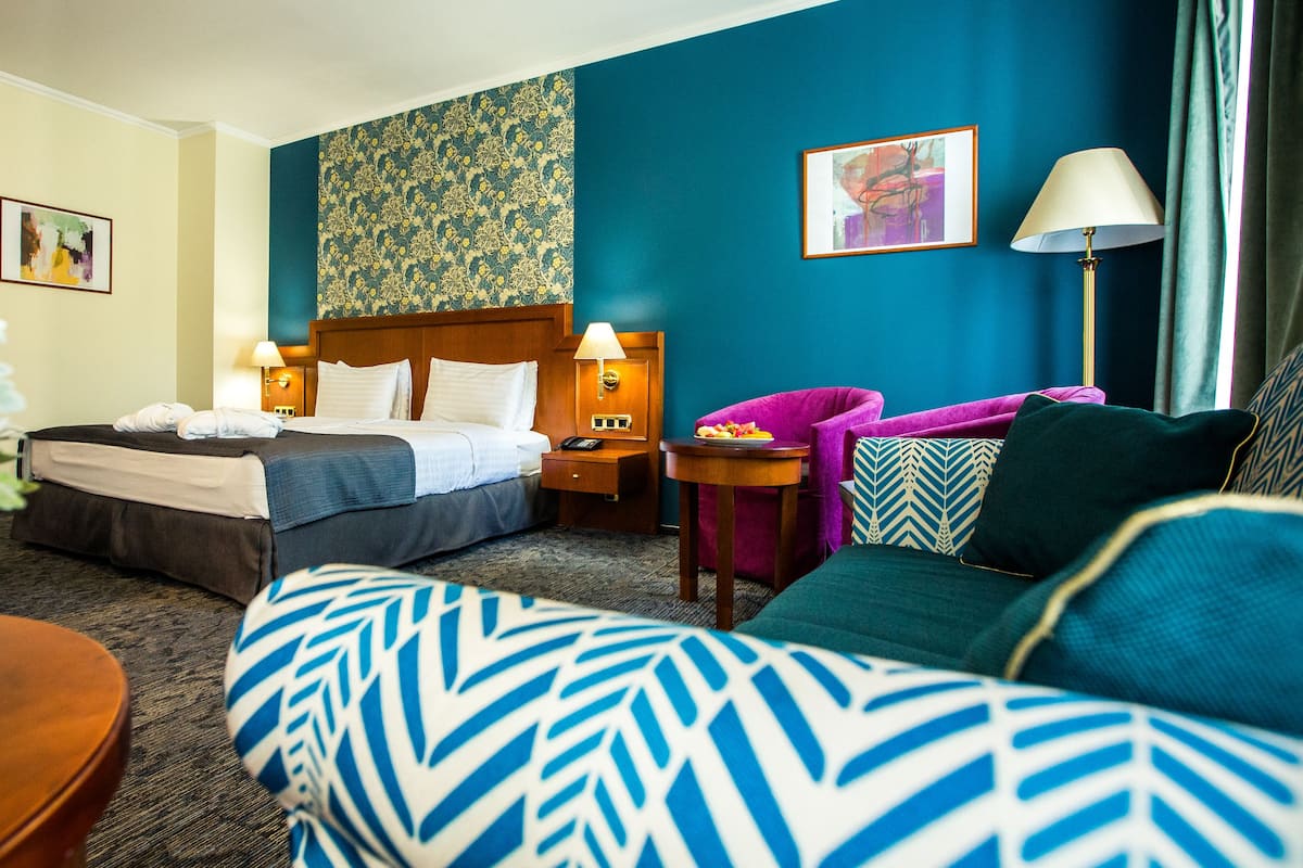 Deluxe Double or Twin Room, Multiple Beds | Minibar, in-room safe, desk, laptop workspace