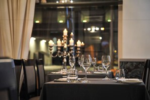 Petit déjeuner, déjeuner et dîner servis sur place