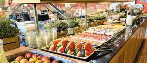 Daily buffet breakfast (EUR 16 per person)