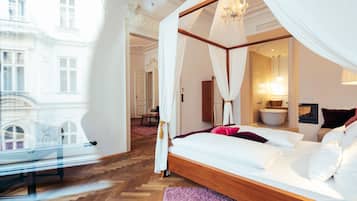 Luxury Süit | 1 yatak odası, kaliteli yatak takımı, kuştüyü yorgan, minibar
