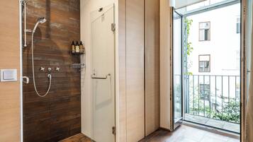 Double Room M | Bathroom | Shower, rainfall showerhead, designer toiletries, hair dryer